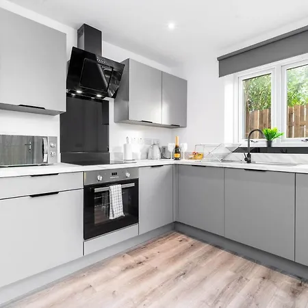 Apartment 2 Bedroom - The Marsons Collection - New Luxury - Balcony - Secure Parking *