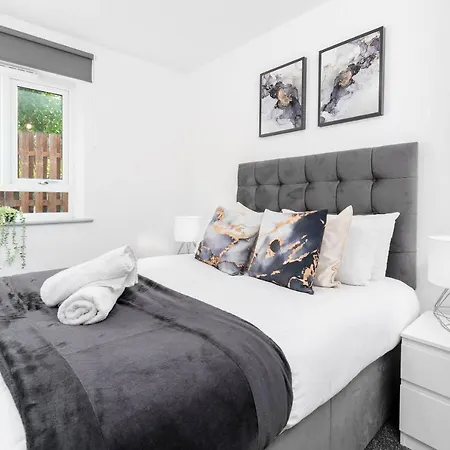 Apartment 2 Bedroom - The Marsons Collection - New Luxury - Balcony - Secure Parking *
