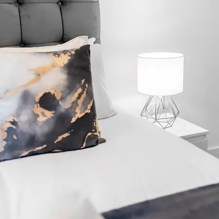 Apartment 2 Bedroom - The Marsons Collection - New Luxury - Balcony - Secure Parking *