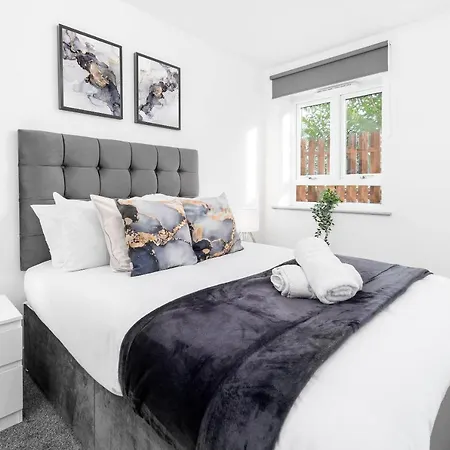 Apartment 2 Bedroom - The Marsons Collection - New Luxury - Balcony - Secure Parking *